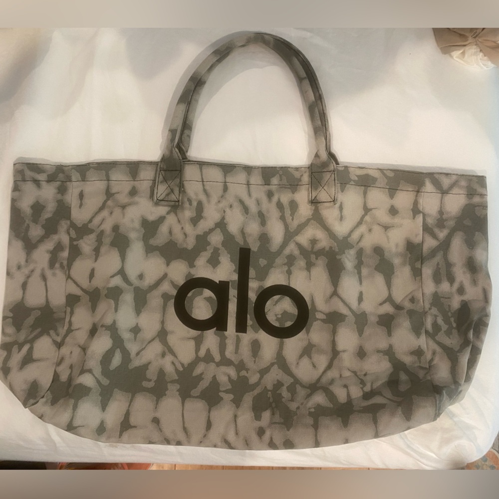NWOT Alo Yoga Tote bag